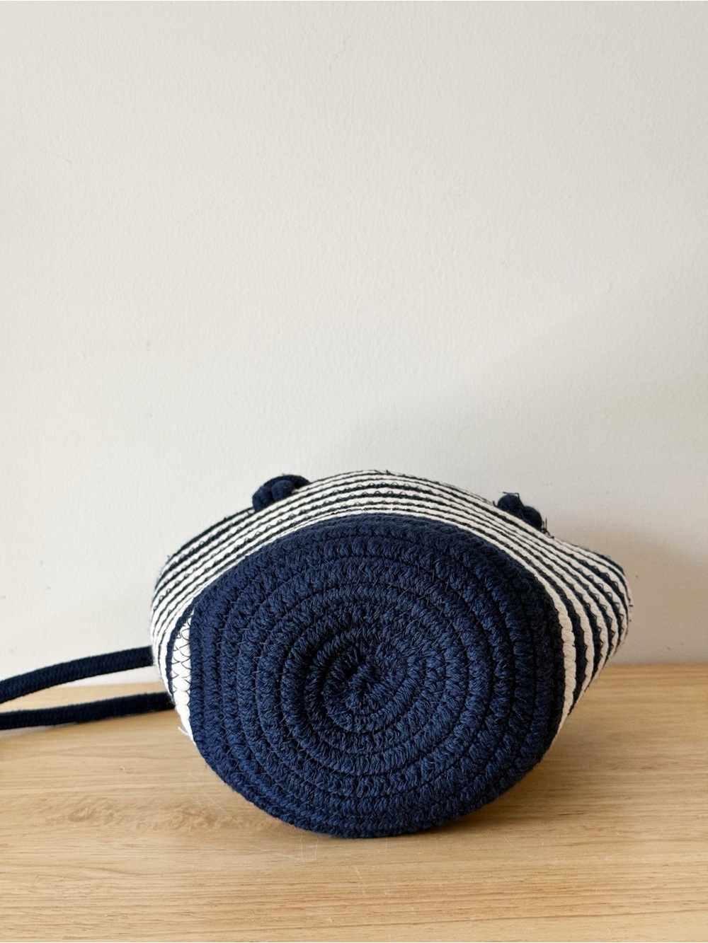 GAP Mini Nautical Stripe Rope Crossbody Bucket Bag Tote Navy and White - Picture 7 of 12